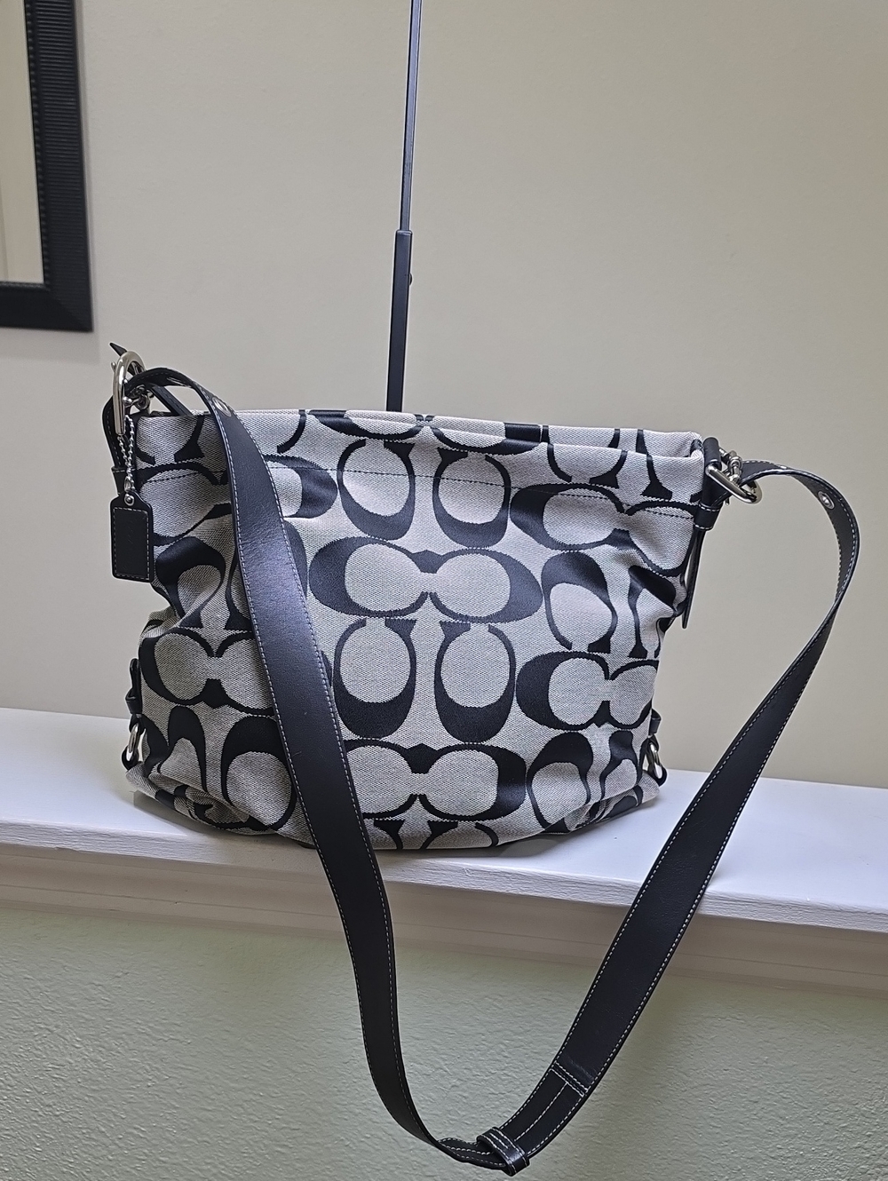 COACH Grey/Black Signature Print SOHO DUFFLE BAG # F15067 Shoulder/Crossbody EUC